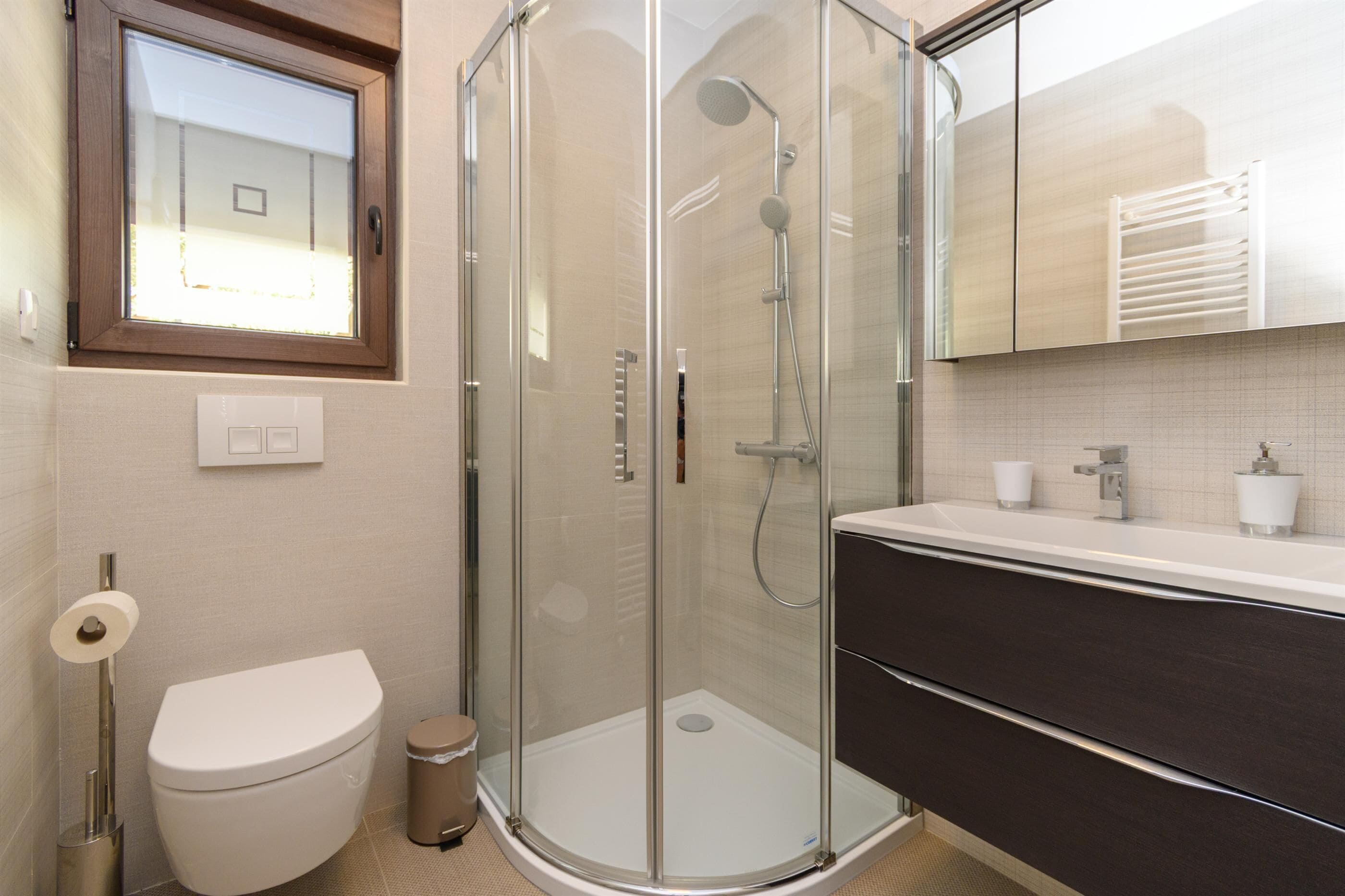 Studio (A3) | Badezimmer | Dusche, Handtücher, Toilettenpapier