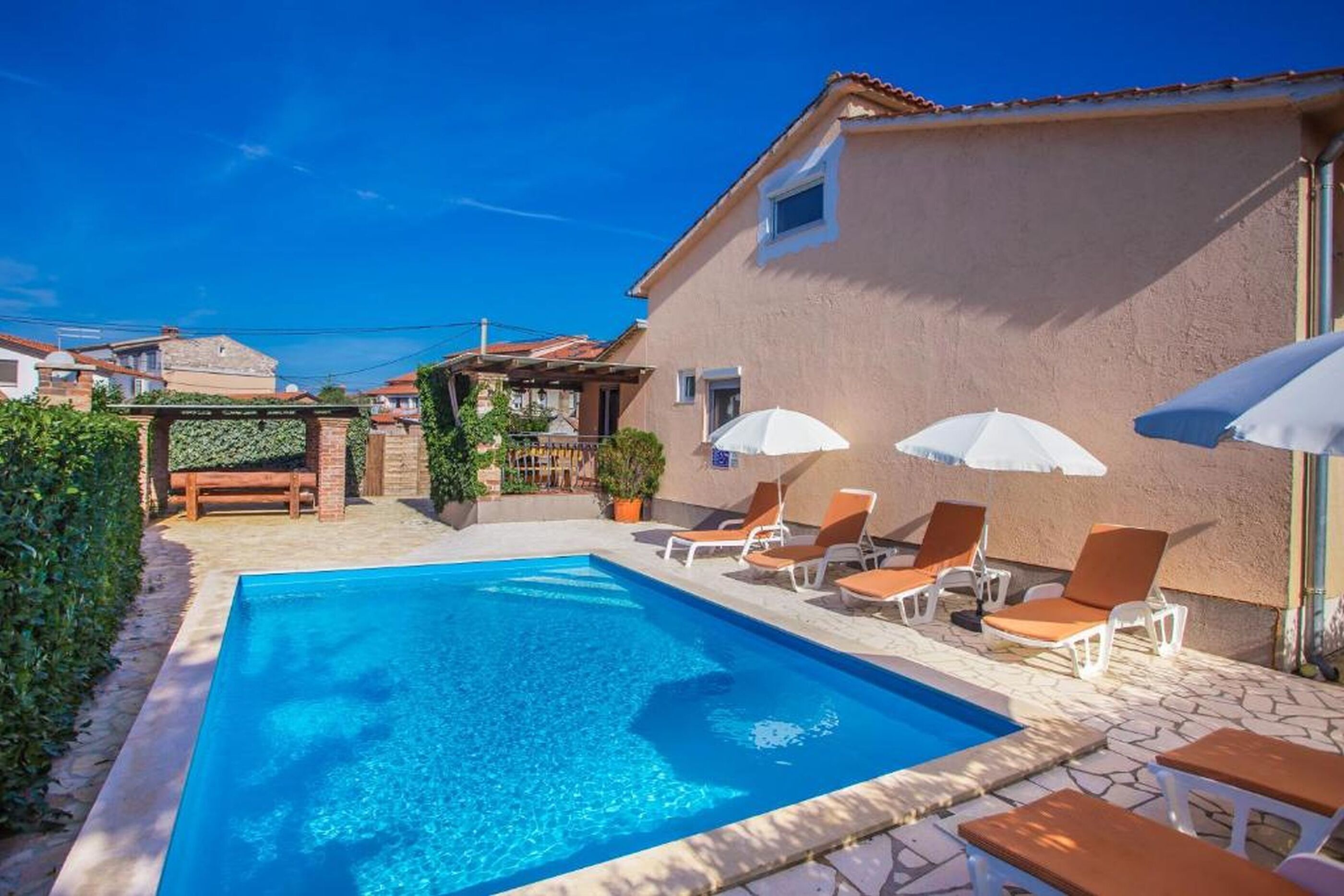 Piscine extérieure
