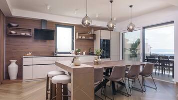 Apartment (A2) | Dining