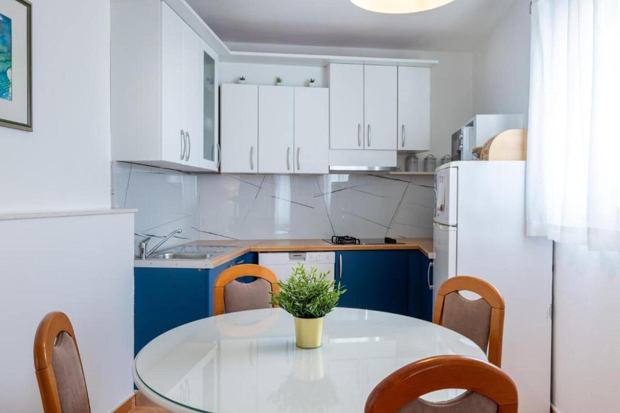 Apartament (A2) | Cuina privada | Frigorífic, microones, forn i placa de cuina 