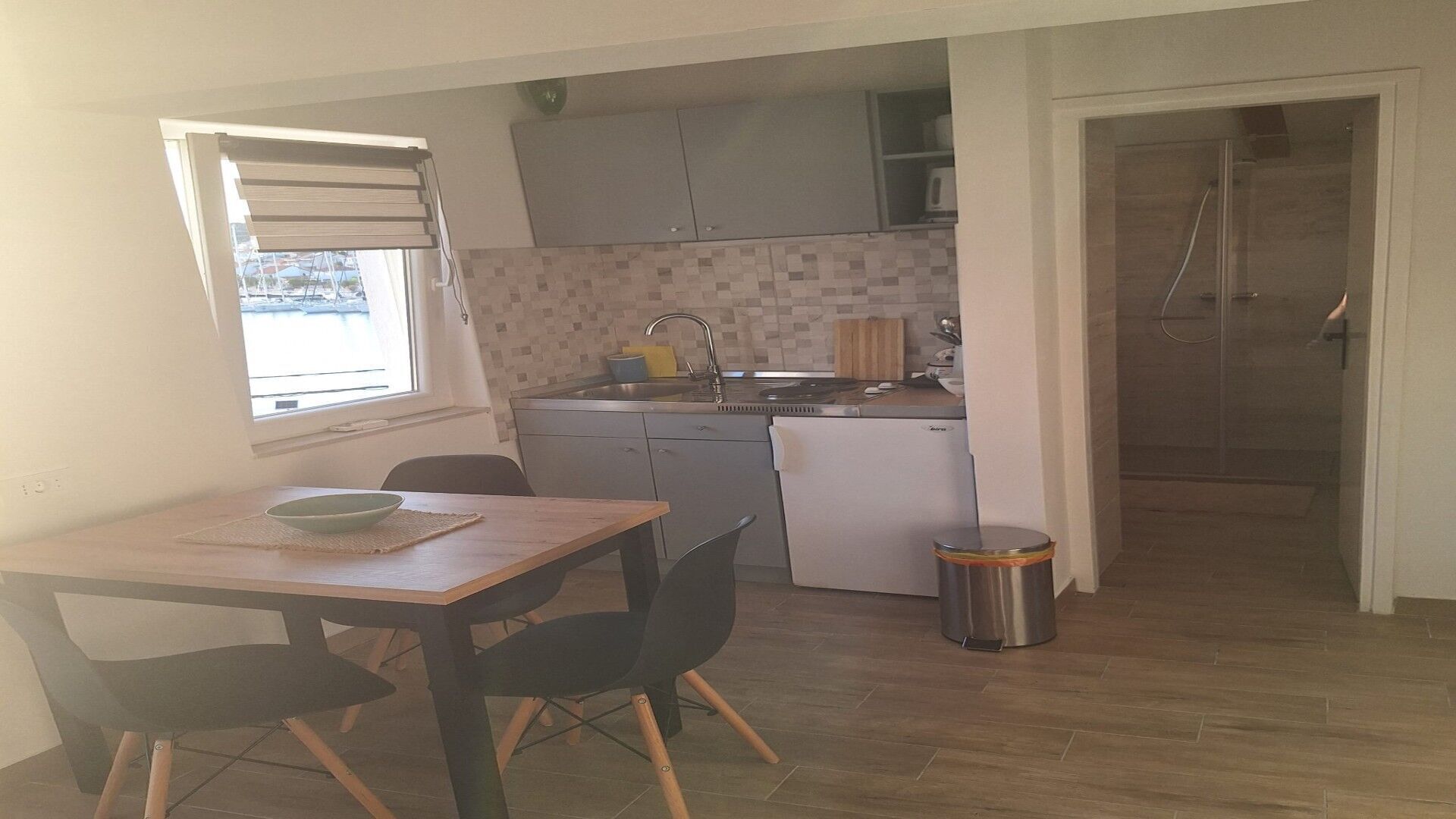 Apartment (A4) | Private kitchen | Fridge, stovetop, electric kettle