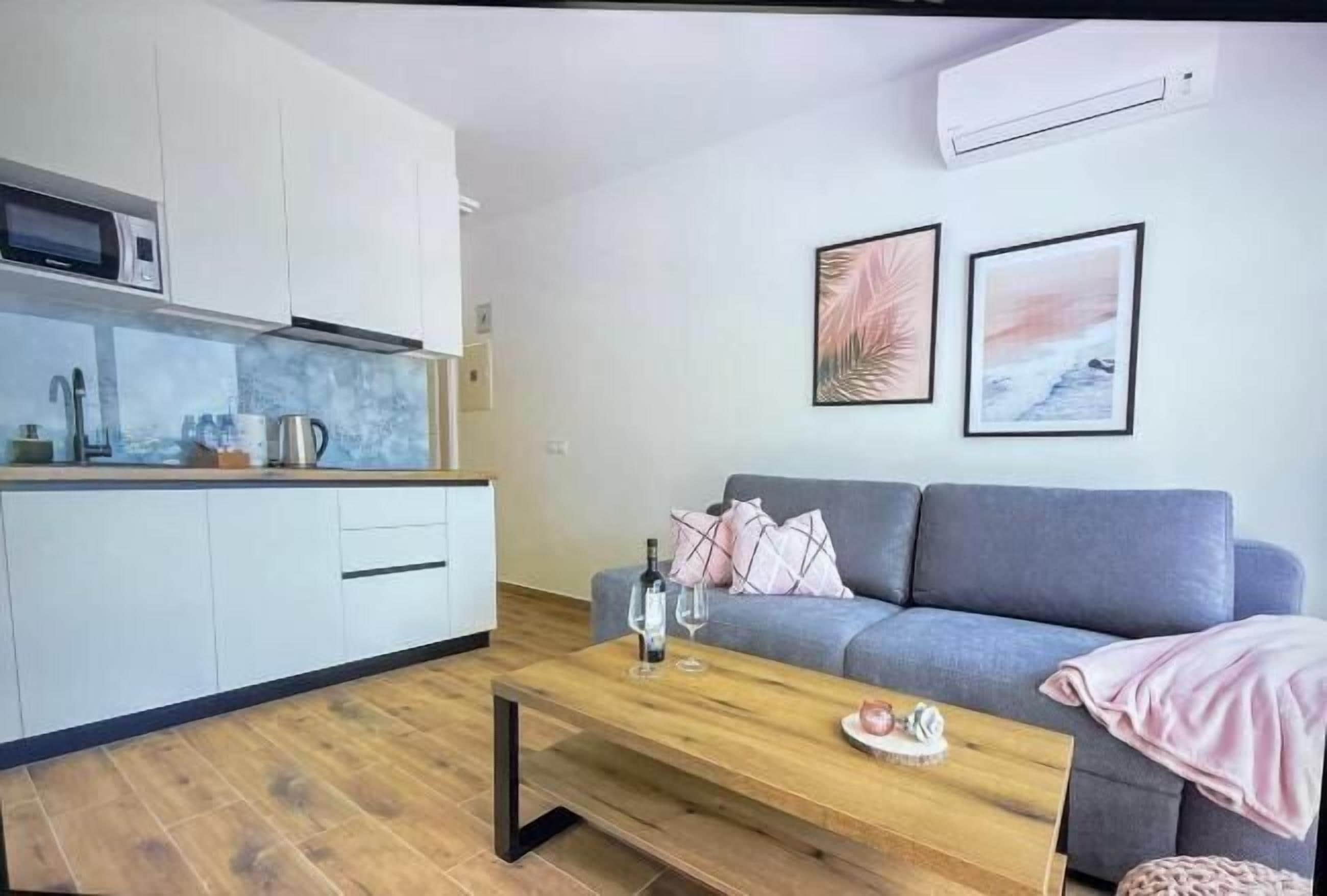 Apartment (A1) | Eigene Küche | Espressomaschine, Kühlschrank, Mikrowelle, Herdplatte