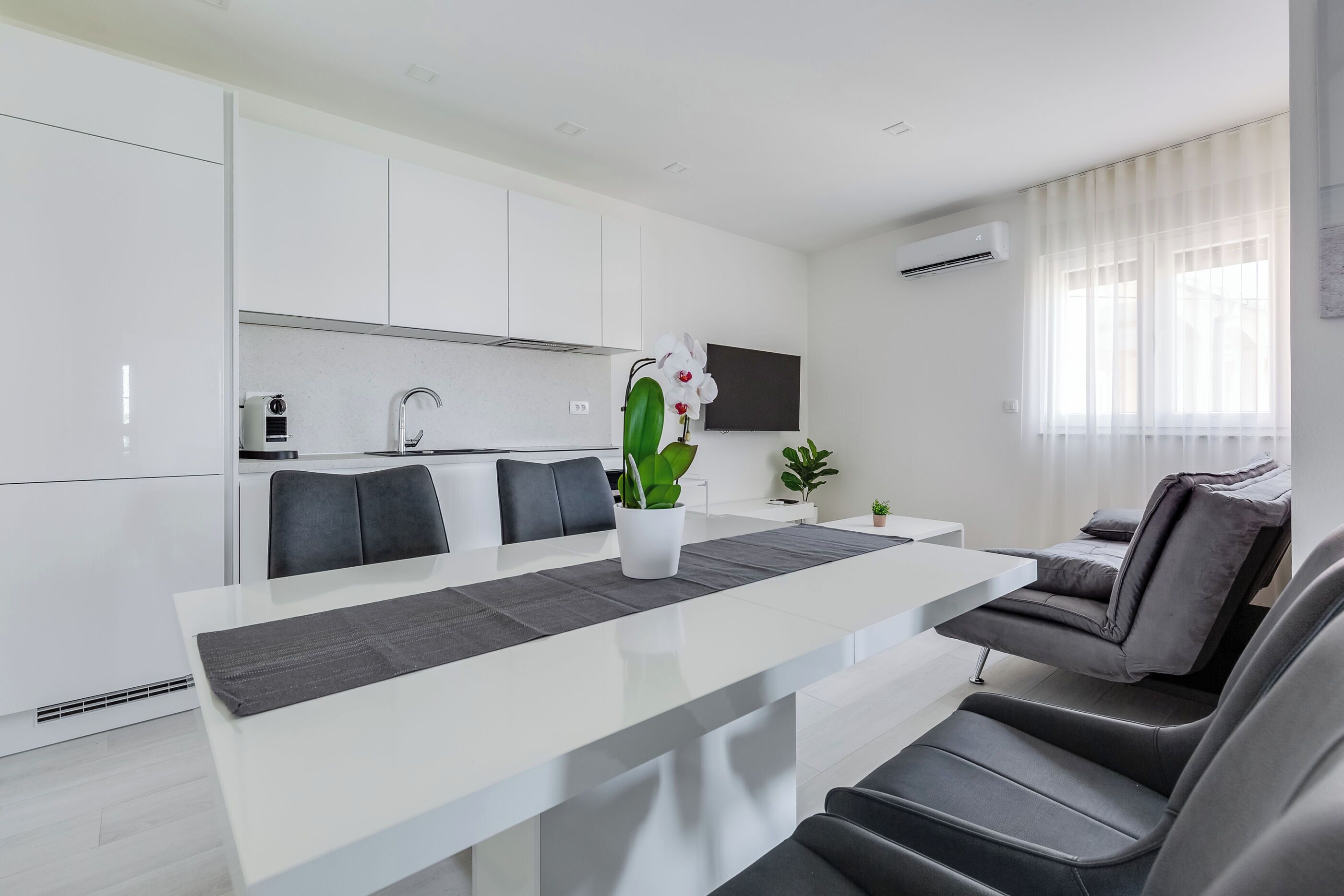 Apartment (A1) | Private kitchen | Fridge, microwave, oven, stovetop