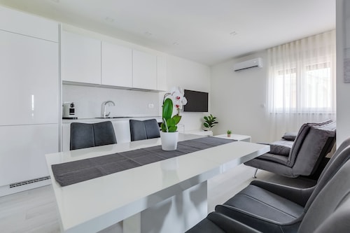 Apartments Penthouse Apartments Dora Kukljica