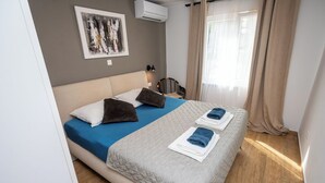 Ảnh chưa phân loại, 2 trong số 13 ảnh, nút
