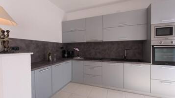Apartment (A1) | Private kitchen | Fridge, microwave, oven, stovetop