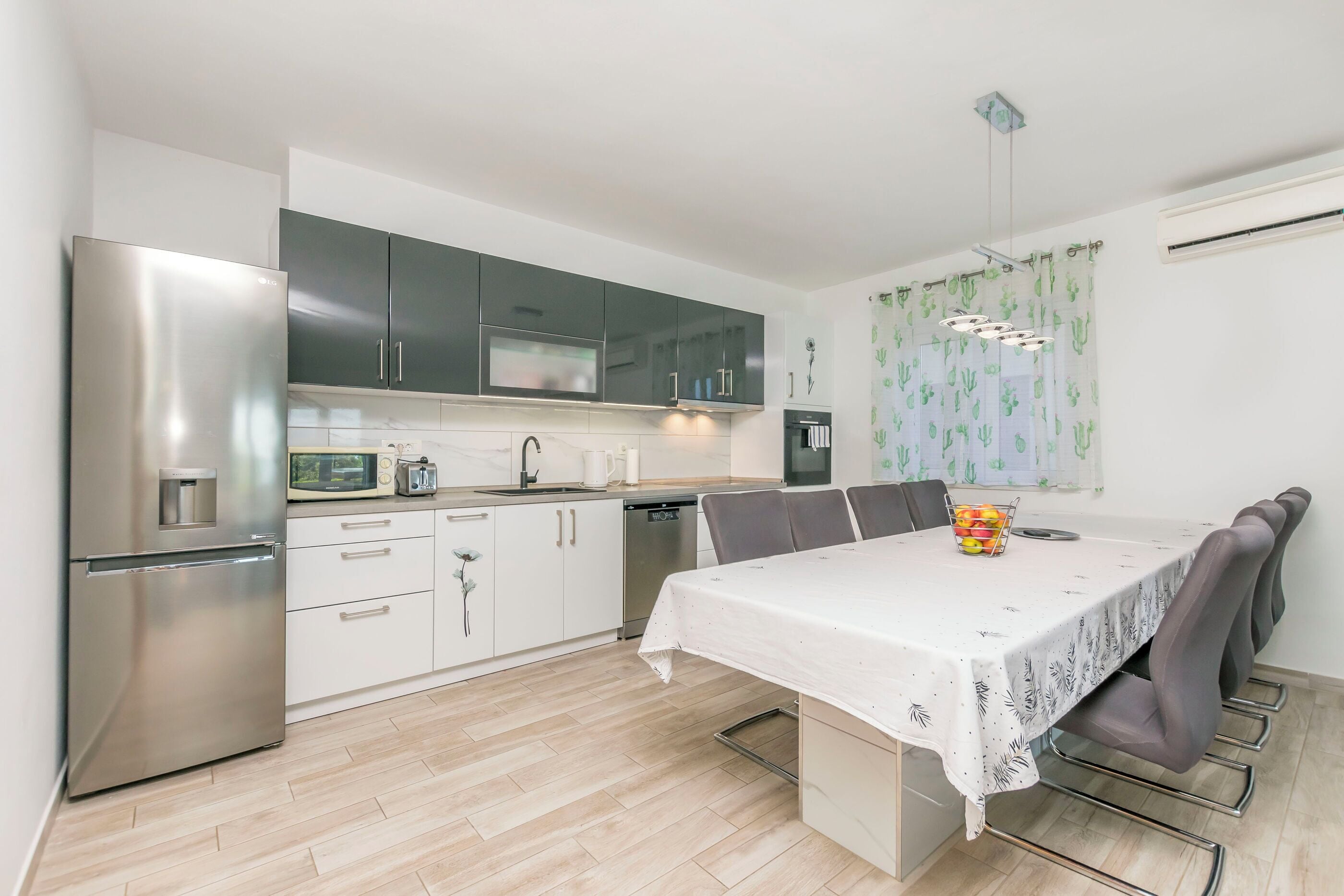 Refrigerador, microondas, horno, placa de cocina