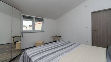 Apartment (A1) | In-room safe, iron/ironing board, free WiFi