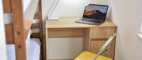 Talo | Tallelokero huoneessa, silitysrauta/-lauta, ilmainen Wi-Fi