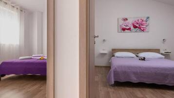 House | In-room safe, iron/ironing board, free WiFi