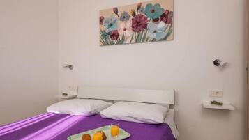 House | In-room safe, iron/ironing board, free WiFi