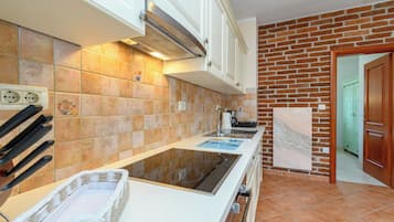 House | Private kitchen | Espresso maker, fridge, oven, stovetop
