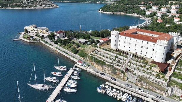 A coastal town with a marina, a castle-like building, and a road leading to a fortified structure. - House Holiday Home Zoe (Kraljevica)