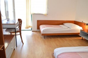 A bedroom with a bed, a desk, and a chair. - Apartments Oliva (Sibenik)