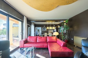 Villa | Wohnzimmer | Kamin