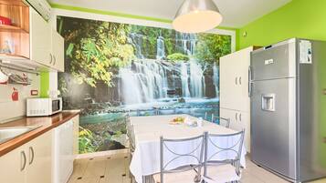 Villa | Cuisine privée | Réfrigérateur, micro-ondes, four, plaque de cuisson