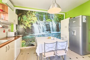 Biệt thự | Bếp riêng | Tủ lạnh, lò vi sóng, lò nướng, bếp nấu 