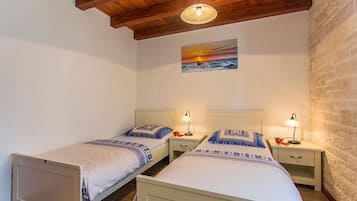Villa | Coffres-forts dans les chambres, fer et planche Ă repasser
