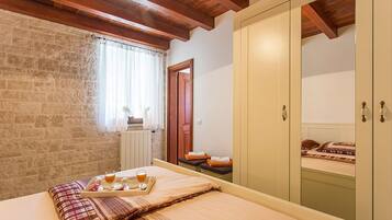 Villa | In-room safe, iron/ironing board, WiFi (free)