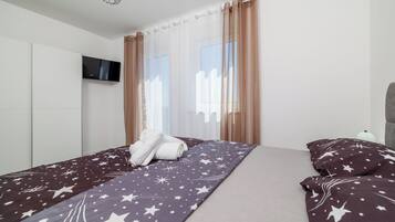 Villa | Iron/ironing board, free cots/infant beds, free WiFi
