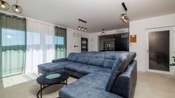 Villa | Living room | Smart TV, streaming services