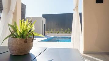 Outdoor pool, pool loungers