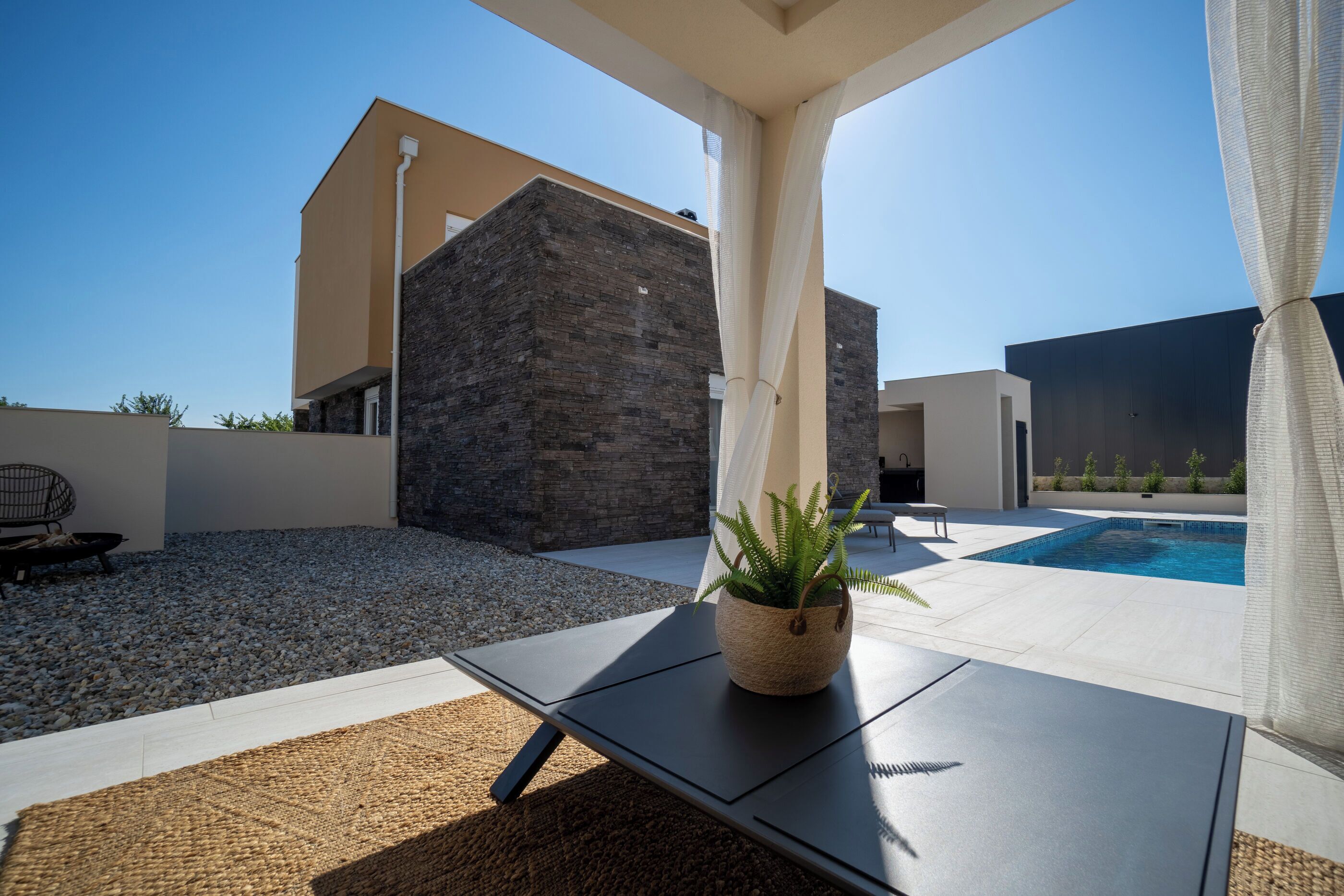 Outdoor pool, pool loungers