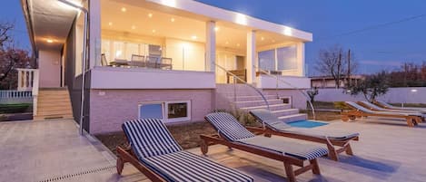 Kiến trúc tòa nhà