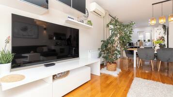 Villa | Living room | Smart TV