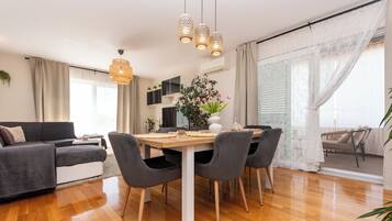 Villa | Living room | Smart TV