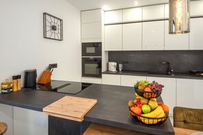 Villa | Eget kjøkken | Espressomaskin, mikrobølgeovn, oppvaskmaskin og vannkoker