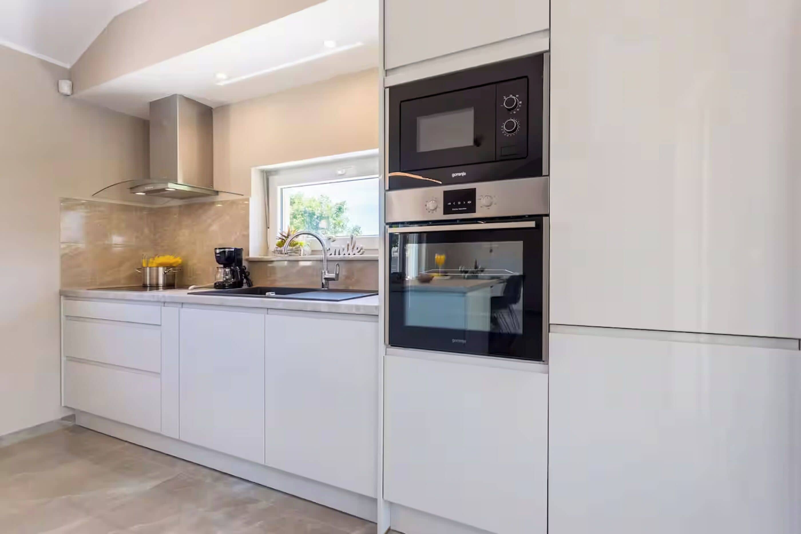 Villa | Privat køkken | Espressomaskine, mikrobølgeovn, ovn, kogeplade