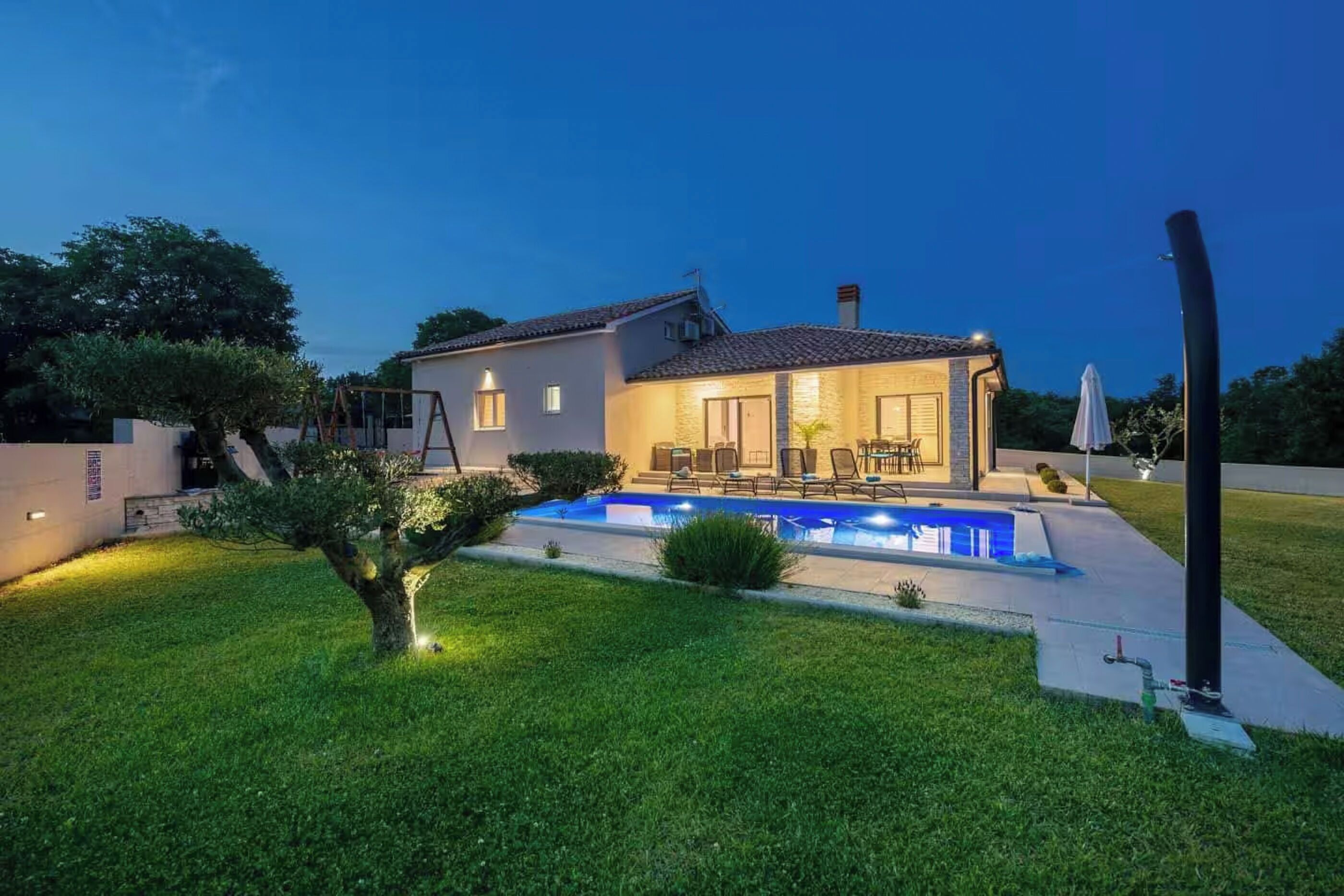 Outdoor pool, pool umbrellas, sun loungers