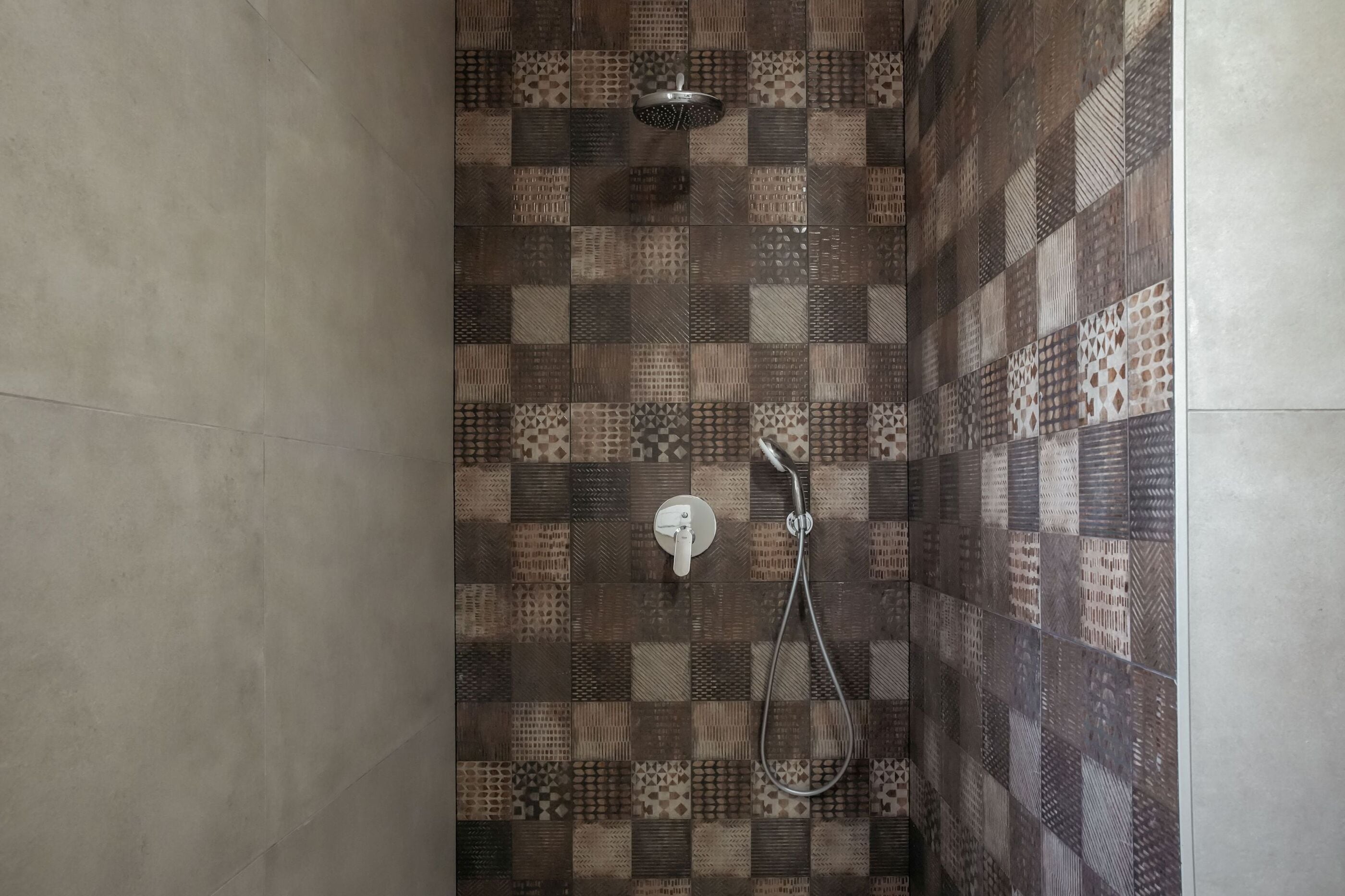 Villa | Bathroom | Shower, towels, toilet paper