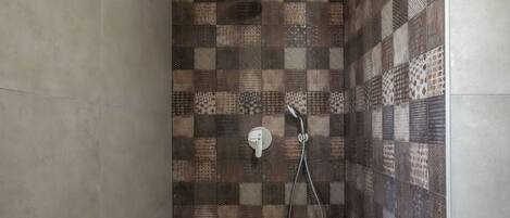 Villa | Bathroom | Shower, towels, toilet paper