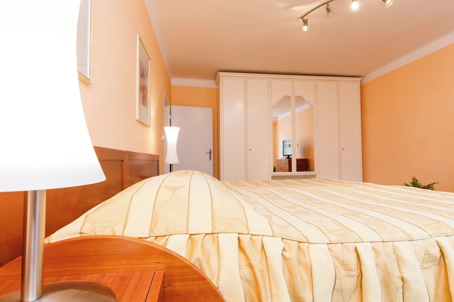 Standard-Apartment, Blick auf den Innenhof | Verdunkelungsvorhänge, Bügeleisen/Bügelbrett, kostenlose Babybetten