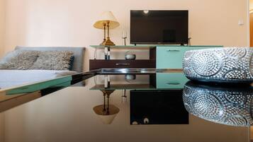 Comfort Apartment, Courtyard View | Living area