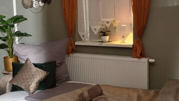 2 bedrooms, iron/ironing board, free WiFi, bed sheets