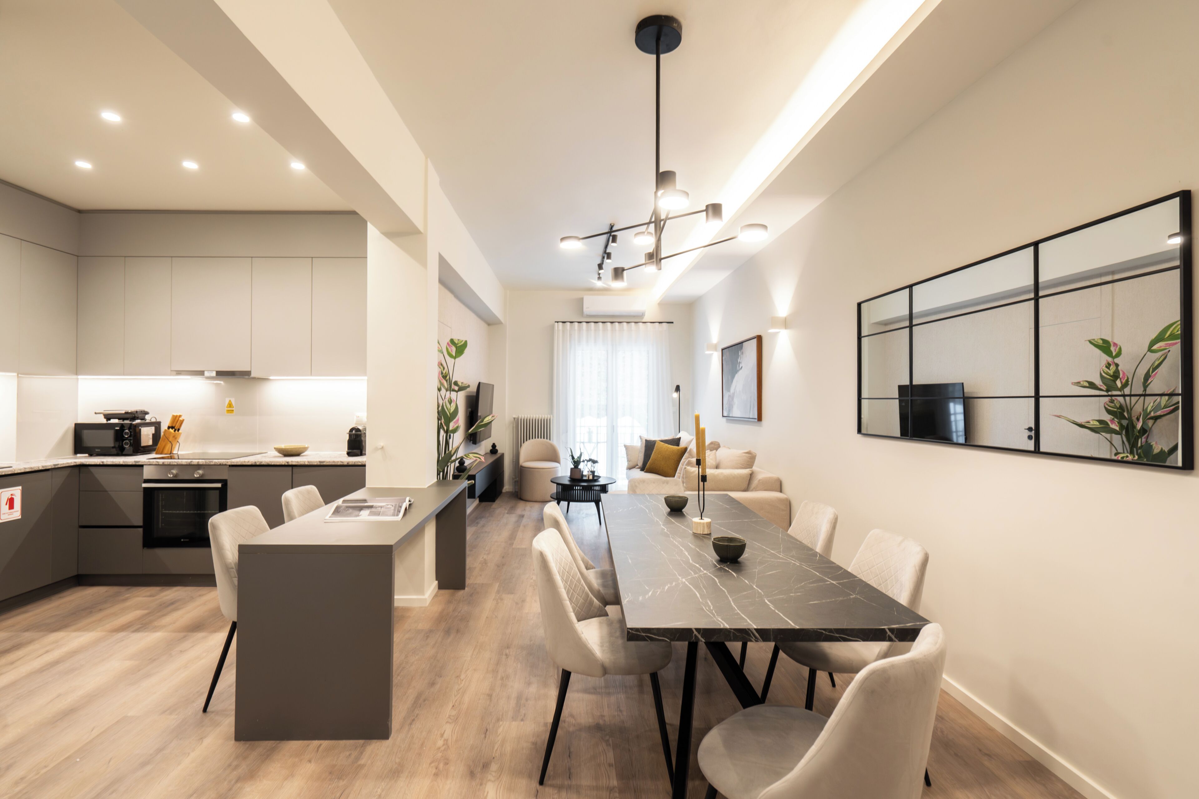 Luxury-Apartment, Balkon, Stadtblick | Speisen