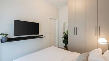 In-room safe, laptop workspace, blackout curtains, iron/ironing board