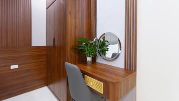 Superior Double Room | Desk, WiFi (free), bed sheets