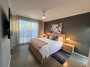 3 habitaciones, tabla de planchar con plancha, wifi y ropa de cama 