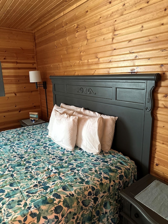 Deluxe Cabin (Pf)(accessible) - Gladwin, MI