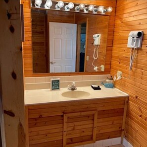 Bathroom - Deluxe Cabin (PF)(Accessible) (Gladwin)