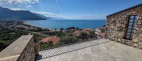 Vila, vista para o oceano | Terraço/pátio