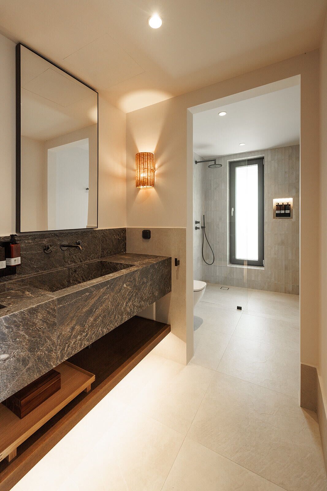 Superior-Doppelzimmer, eigener Pool, Gartenblick | Badezimmer | Dusche, Haartrockner, Handtücher, Seife