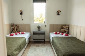 Tabla de planchar con plancha, wifi y ropa de cama 