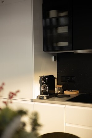 Fridge, microwave, stovetop, dishwasher
