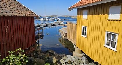 Charming cottage by the sea in Ellös | SE09184