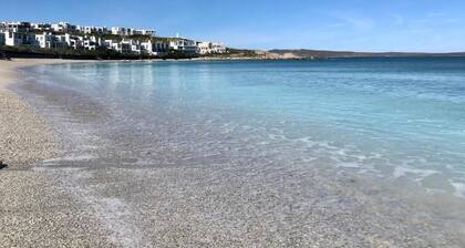 Perfect 10 to 14 Sleeper Luxury Holiday Home With Breakage Deposit of R2500